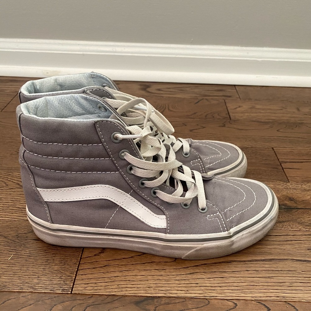 Gray high top VANS size 8